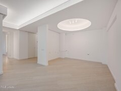 Apusul de la ultimul etaj din Cortina North | 3 camere | 76.7 mp