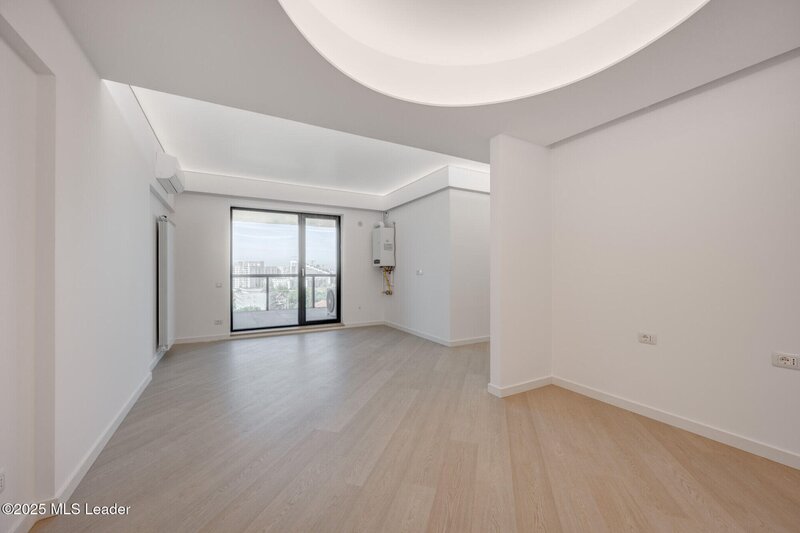 Apusul de la ultimul etaj din Cortina North  3 camere  76.7 mp