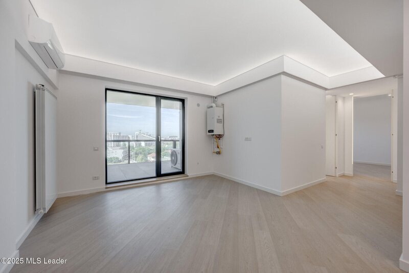 Apusul de la ultimul etaj din Cortina North  3 camere  76.7 mp